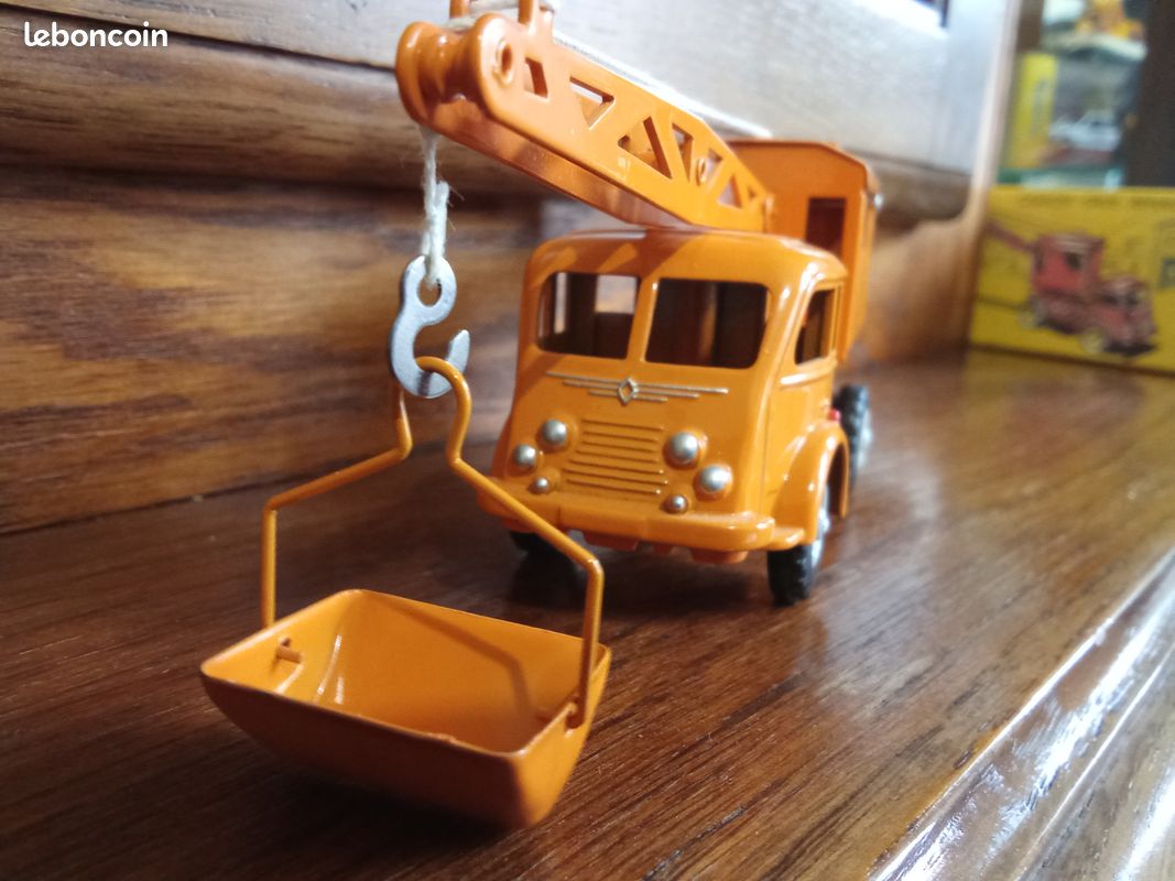RARE ++ CIJ LES JOUETS RENAULT CAMION BENNE - TRAIN AVANT Front axle