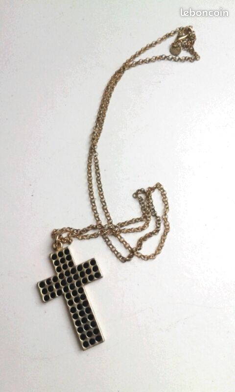 Collier croix jamais porte (image 1)