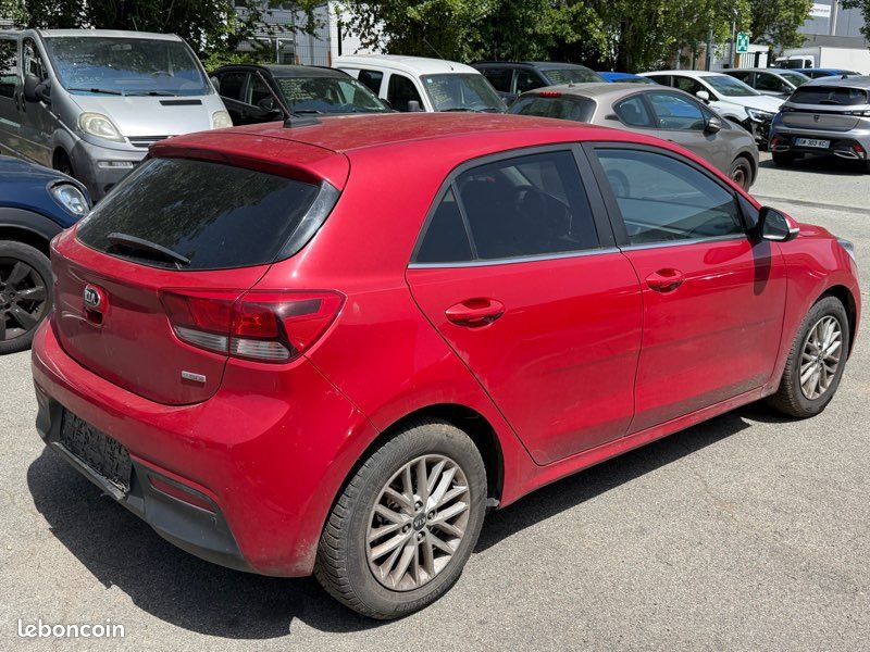 Kia Rio essence 100ch endommagé CARTE GRISE ok ✅ (image 3)