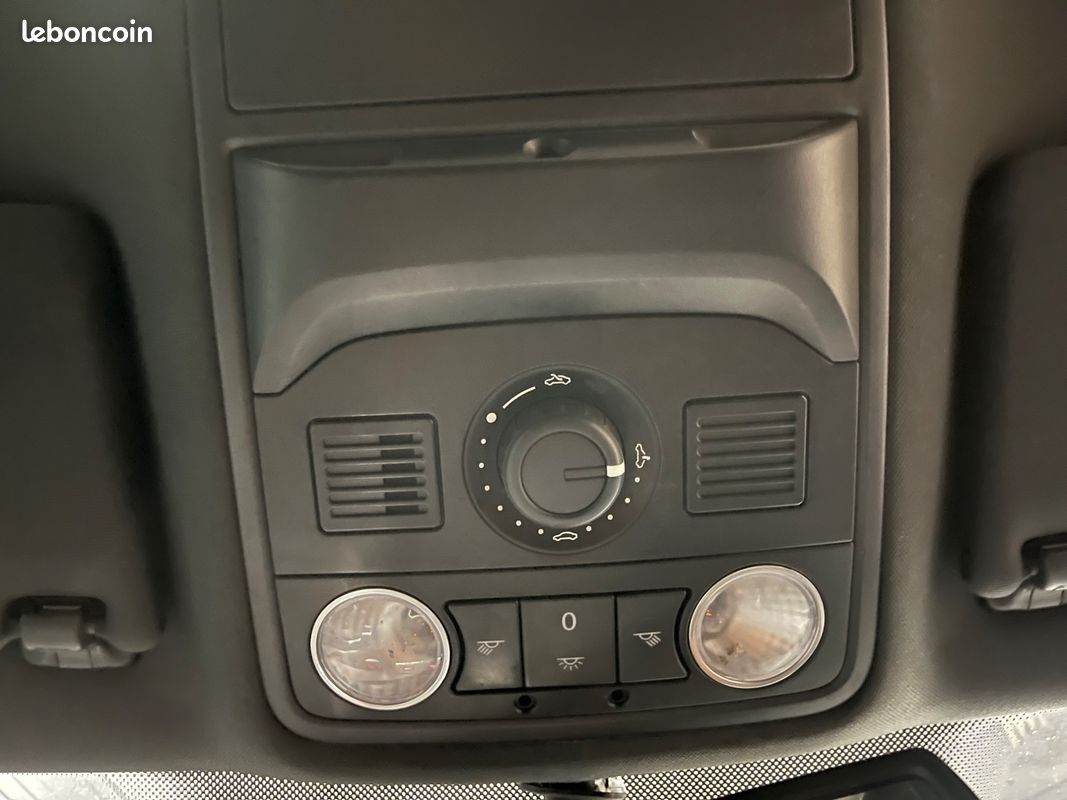 VOLKSWAGEN GOLF GTi (image 11)