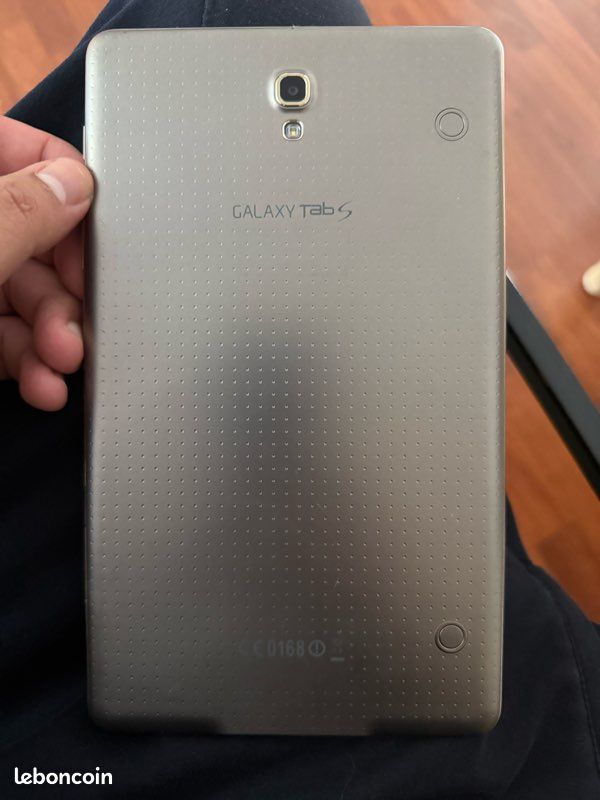 Samsung Galaxy Tab S 8.4 (modèle Docomo SC-03G) avec son clavier Bluetooth officiel dédié (image 3)