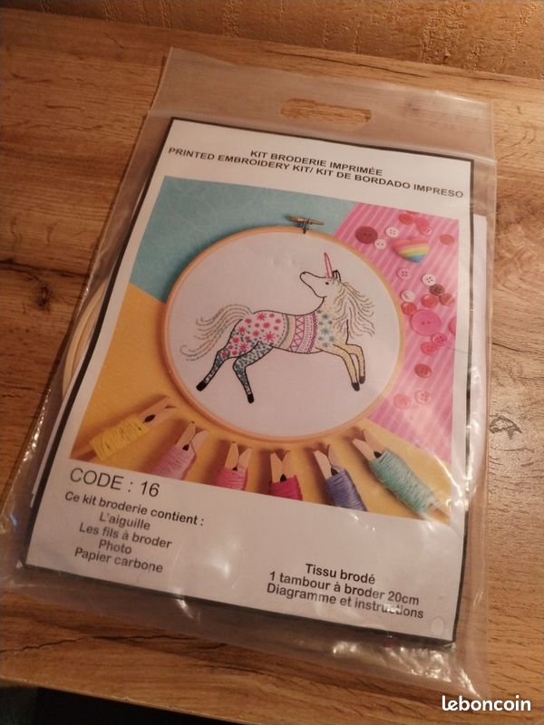 Broderie en point compté Luca-S l'apparition de la licorne
