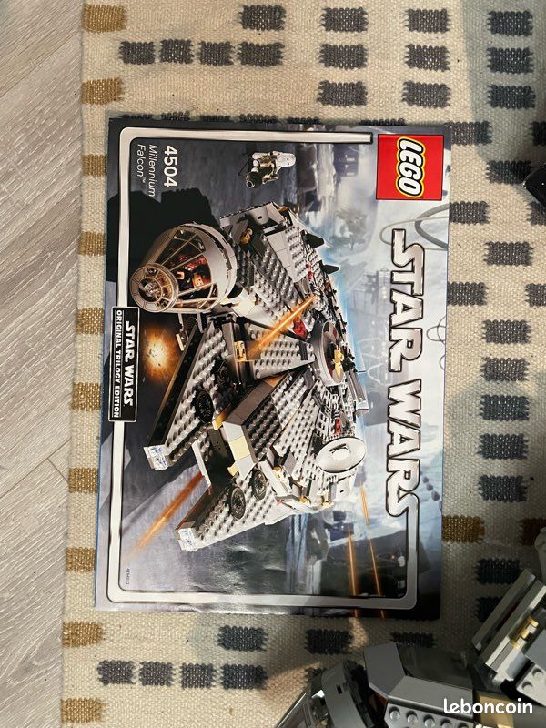 Lego Star Wars 4504 Millennium Falcon (image 5)