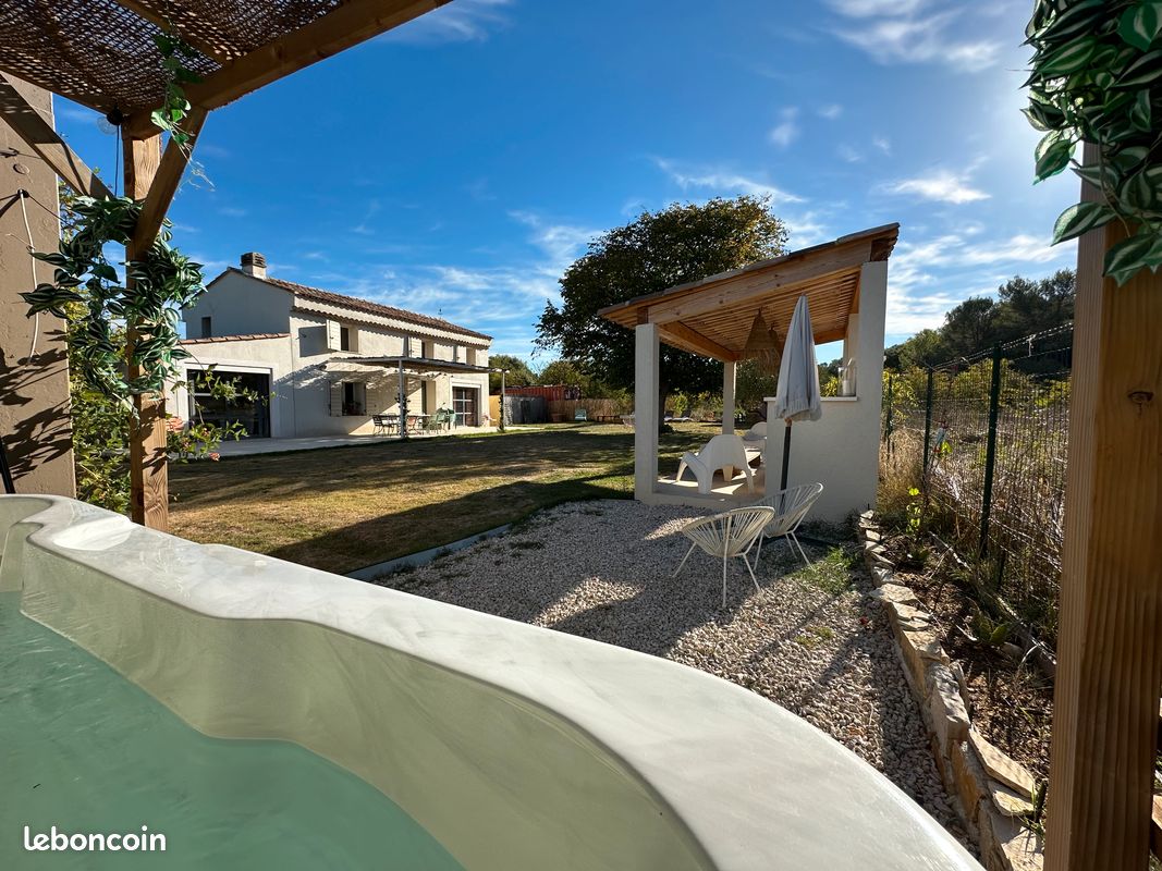 Maison 5 pièces 106 m² · à Châteauneuf-le-Rouge · 106 m² · 660 000 €