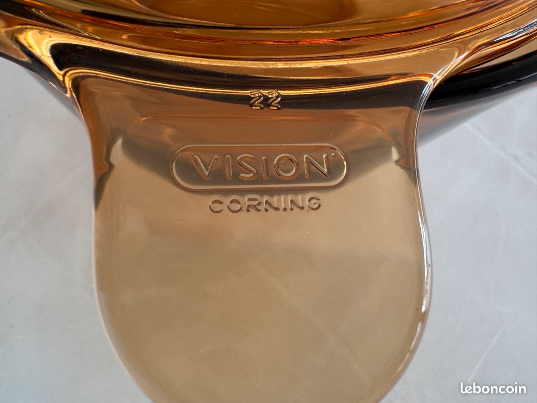 Cocotte  corning vision , ovale en verre fumé,31 X 22 X 10 made in