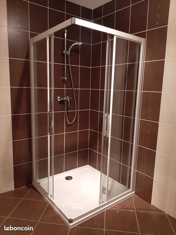 Receveur de douche et ses parois vitrées (image 1)
