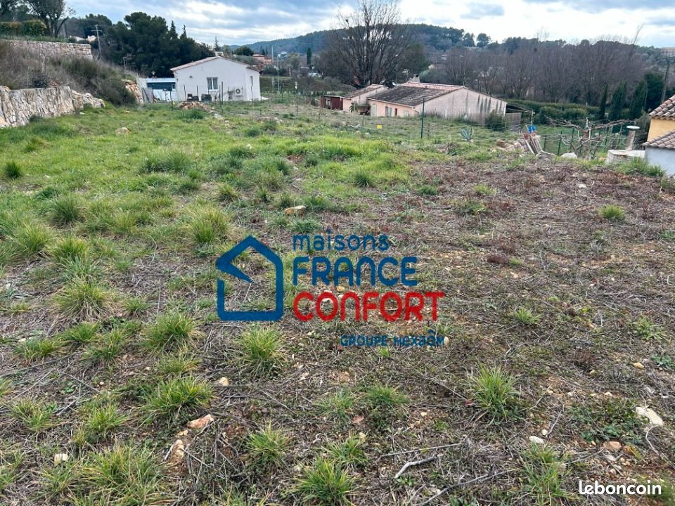 Terrain 1000 m² · à Draguignan · 163 000 €