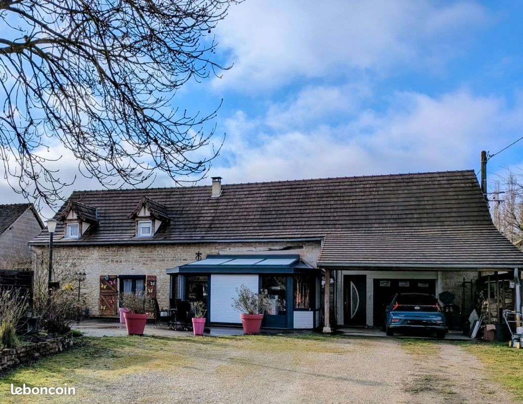Maison 4 pièces 170 m² · à Bey · 170 m² · 270 000 €