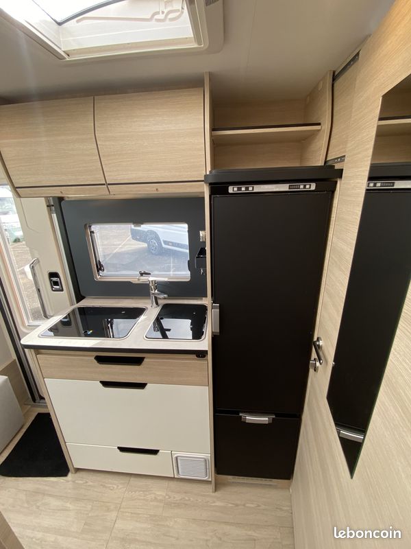 Profilé Compact RAPIDO C50 –140 CV- Boite Auto. - 6.59 m sur 2.17 de large, 2.75 de haut – SKYDOME en verre - Lits central – Douche vario - Truma D6 EH (gasoil/220V). Remise exceptionnelle de 4 935 (image 5)