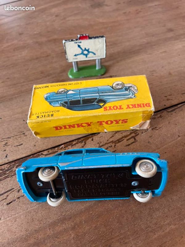 DINKY TOYS 1/43 BUICK ROADMASTER Réf : 24 V DINKY TOYS 1/43 BUICK ROADMASTER Réf : 24 V