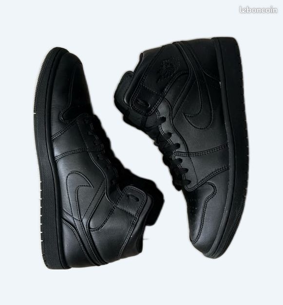 Air Jordan 1 (image 1)