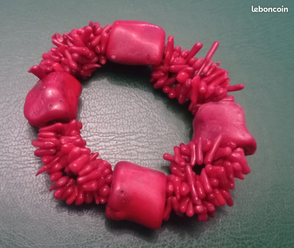 Bracelet pierres naturelles rouges forme originale et moderne sur élastique neuf (image 2)