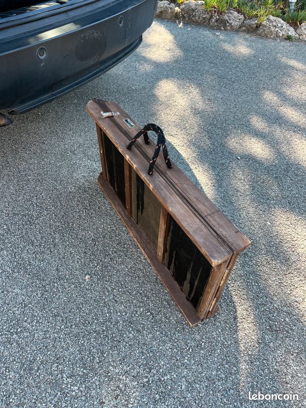 Je vends cette aide pour chiens en escalier, idéale pour faciliter l'accès de votre compagnon à votre véhicule (image 2)