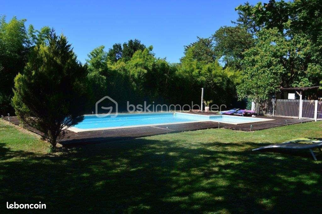Maison 10 pièces 450 m² · à Cancon · 450 m² · 412 000 €