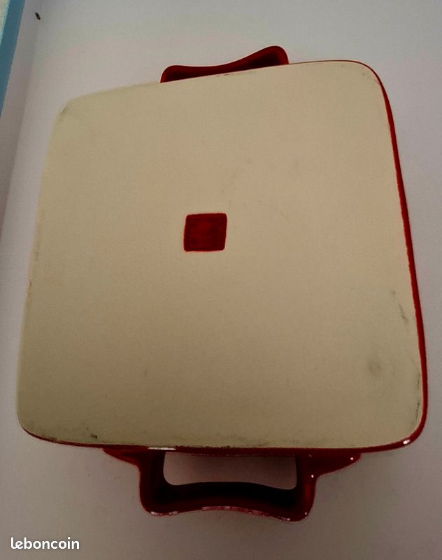 Plat en céramique rouge carmin de forme carrée (image 4)
