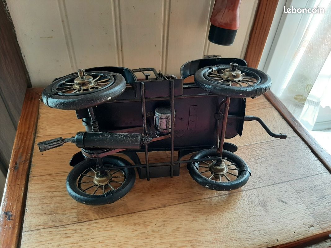 Voiture métallique (image 2)