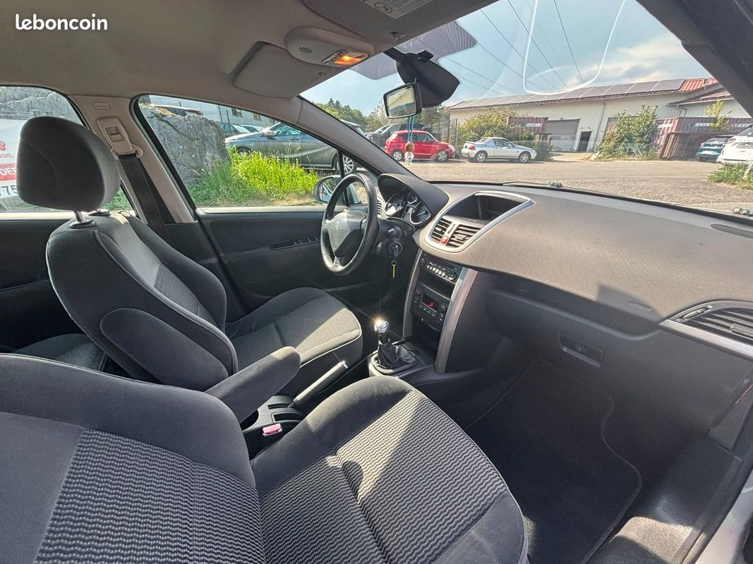 PEUGEOT 207 1.6 VTi 16V 120ch Premium (image 10)