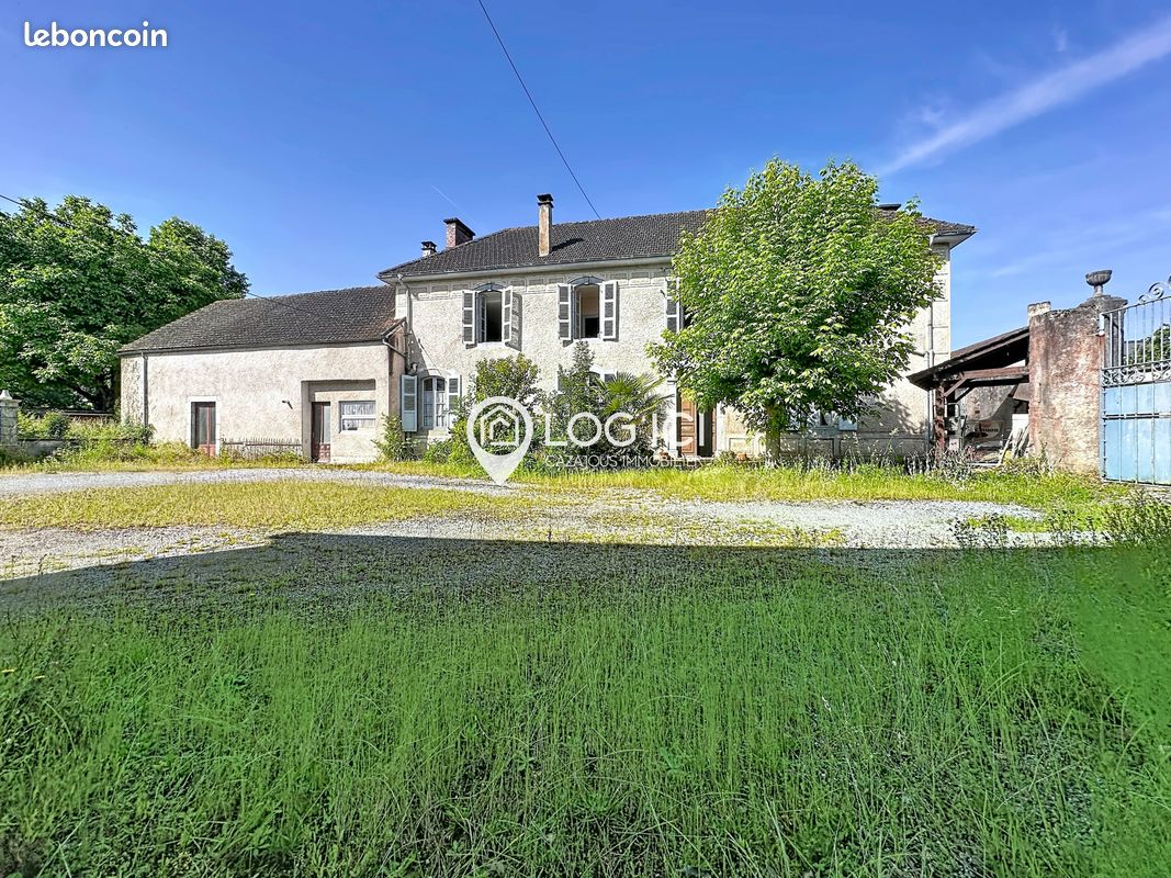 Maison 7 pièces 224 m² · à Coarraze · 224 m² · 212 000 €