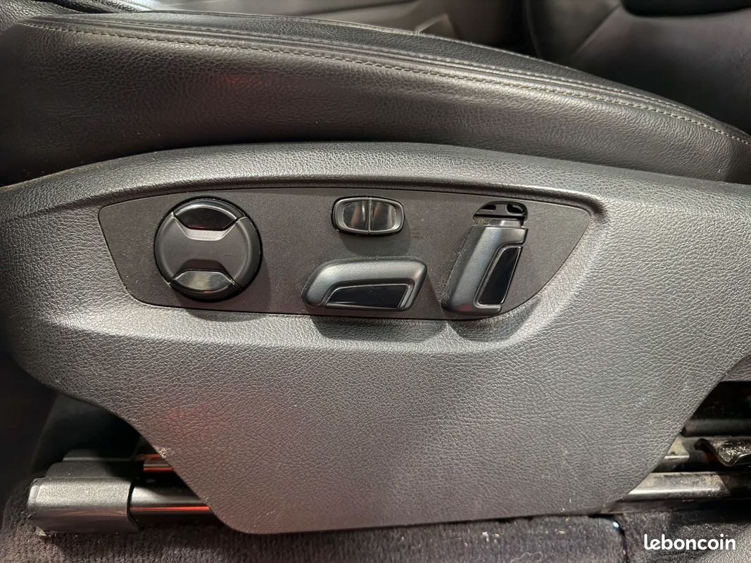 Volkswagen TOUAREG 3.0 V6 TDI 262 CH TIPTRONIC 8 4 Motion R-LINE (image 22)