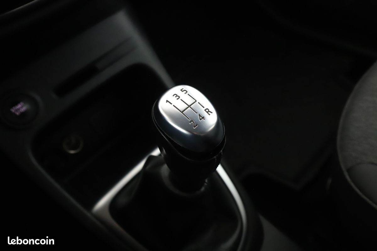 Renault Captur 1.5 dCi Energy Intens 90 ch (image 22)