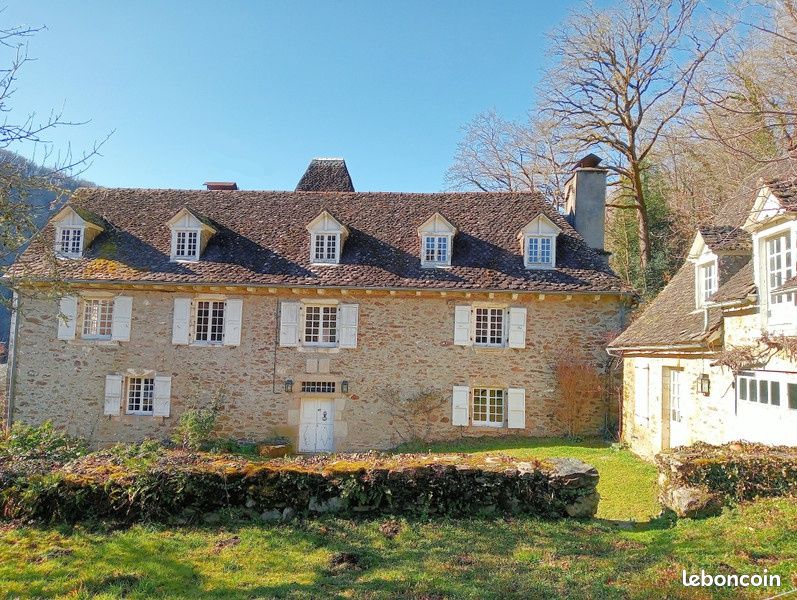Maison 8 pièces 300 m² · à Soursac · 300 m² · 500 000 €