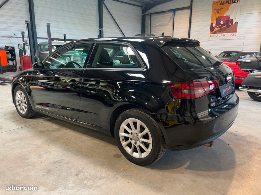 Audi A3 1.6 tdI 105 cv AMBIENTE 105cv 3P BVM (image 7)