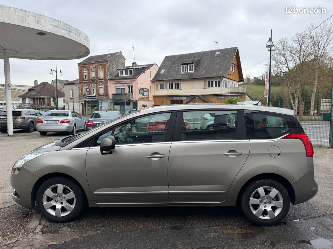 Peugeot 5008 1.6 HDI 110CH Premium Première Main (image 7)