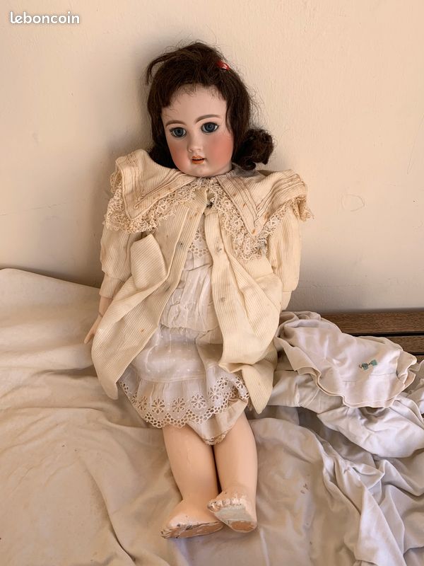 Vends poupée ancienne marque jumeau et tenue d'époque Antiquités