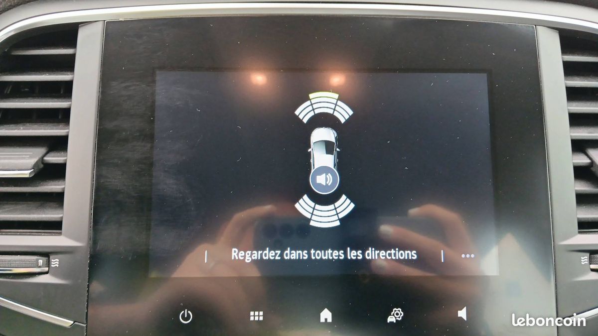 Renault megane iv berline blue dci 115 evolution (image 17)