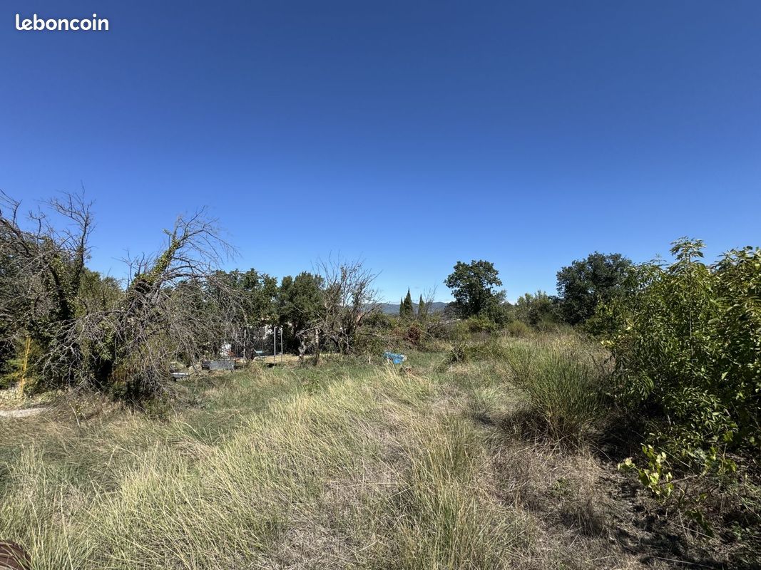 Terrain à bâtir de 1656 m² à VAISON-LA-ROMAINE (84) · 212 000 €