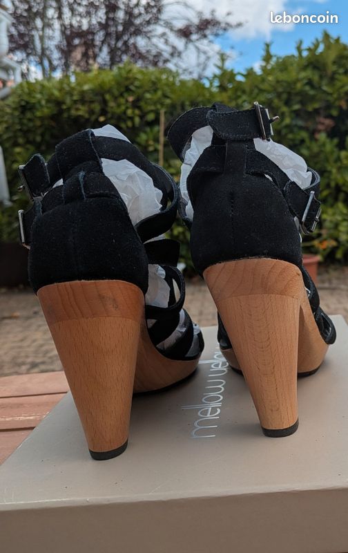 Chaussures à brides noires, marque renommée (image 9)