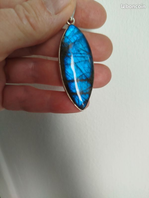 Pendentif labradorite monté sur argent 925 4,5 cm sur 2 cm beau reflet bleu intense (image 1)