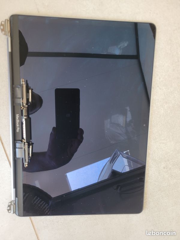 Ecran Apple MAC BOOK PRO (image 1)