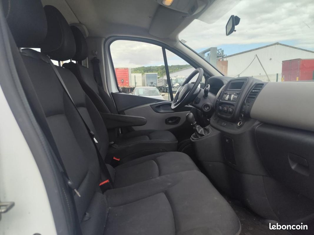 RENAULT TRAFIC Combi L2H1 1.6 dCi 125ch 9 Places (image 14)