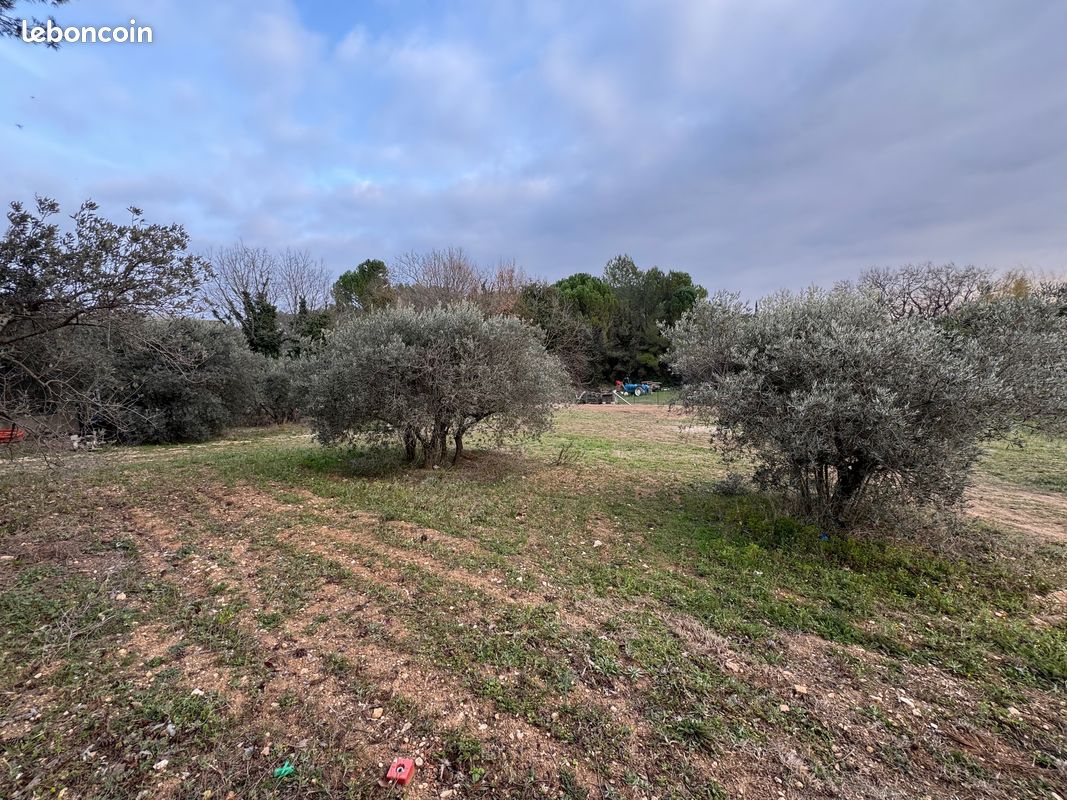 Terrain 1060 m² · à Aix-en-Provence · 1 060 m² · 375 000 €