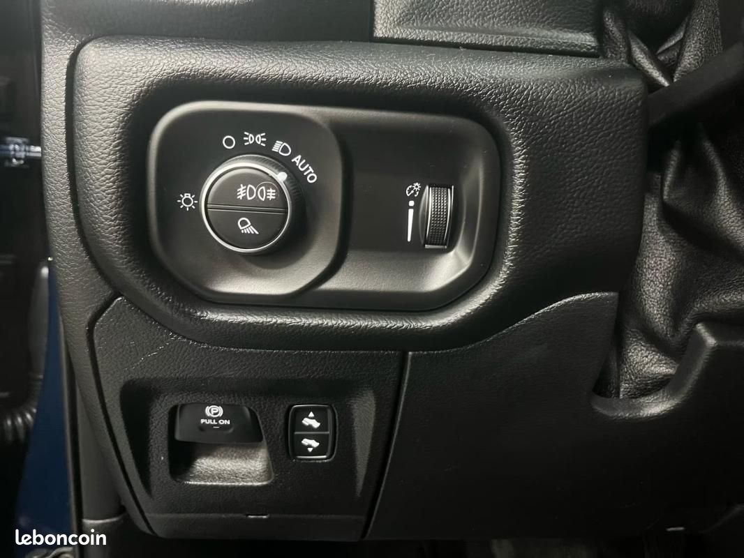 Dodge Ram 5.7l V8 CrewCab TVA / PAS DE MALUS (image 8)