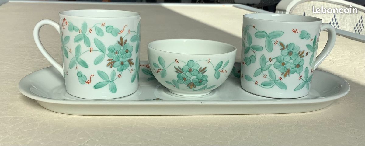 10 euros pris sur place. Porcelaine de Limoges vert d’eau dessiné et peint à la main. Pour un café en tête à tête.T.B.E (image 2)