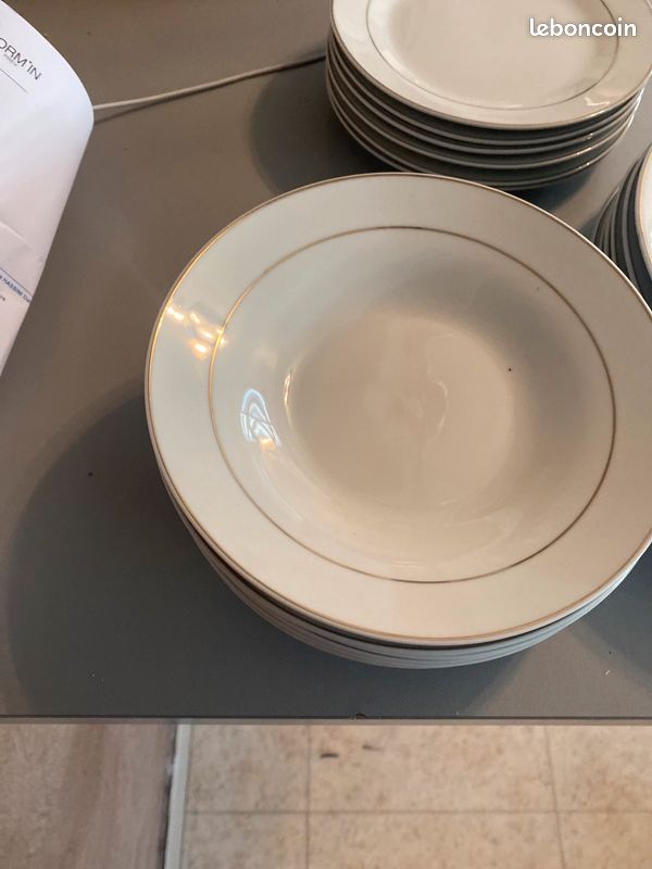 Service en porcelaine assiettes et saladier (image 4)
