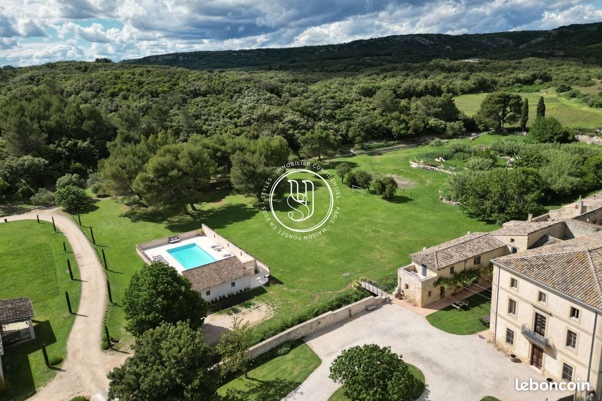 Maison 20 pièces 750 m² · à Uzès · 750 m² · 1 690 000 €