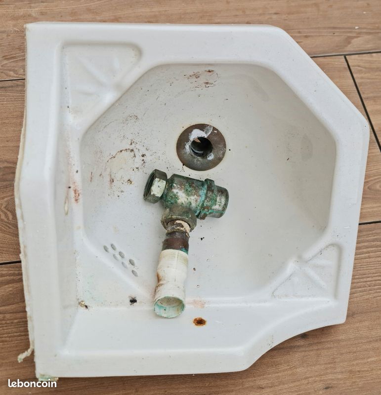 Lave-mains d'angle vintage (image 1)