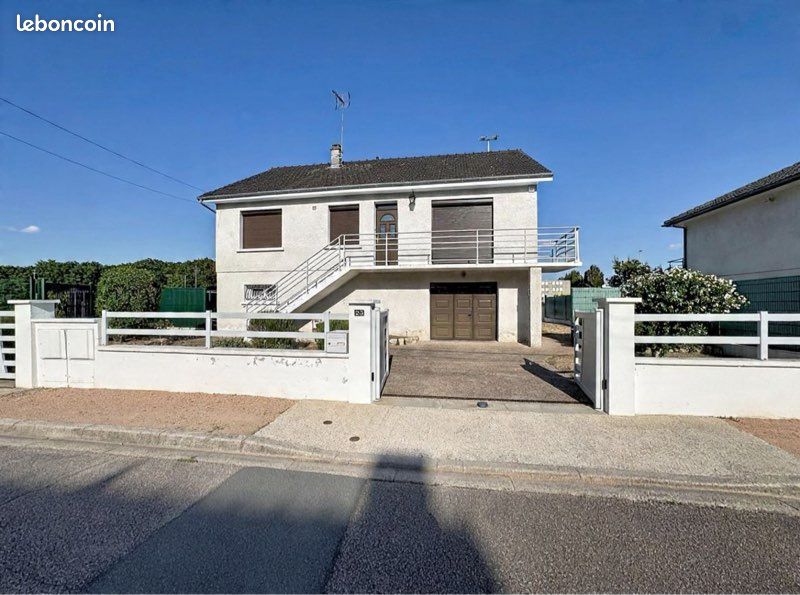 Maison 6 pièces 137 m² · à Commentry · 137 m² · 160 000 €