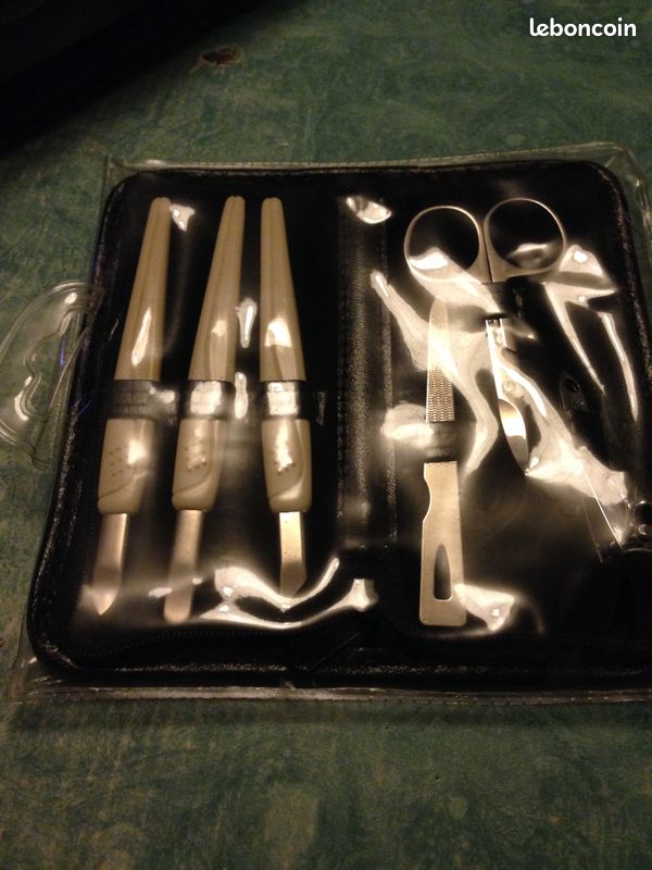 Set de manucure dans son emballage jamais ouvert (image 2)