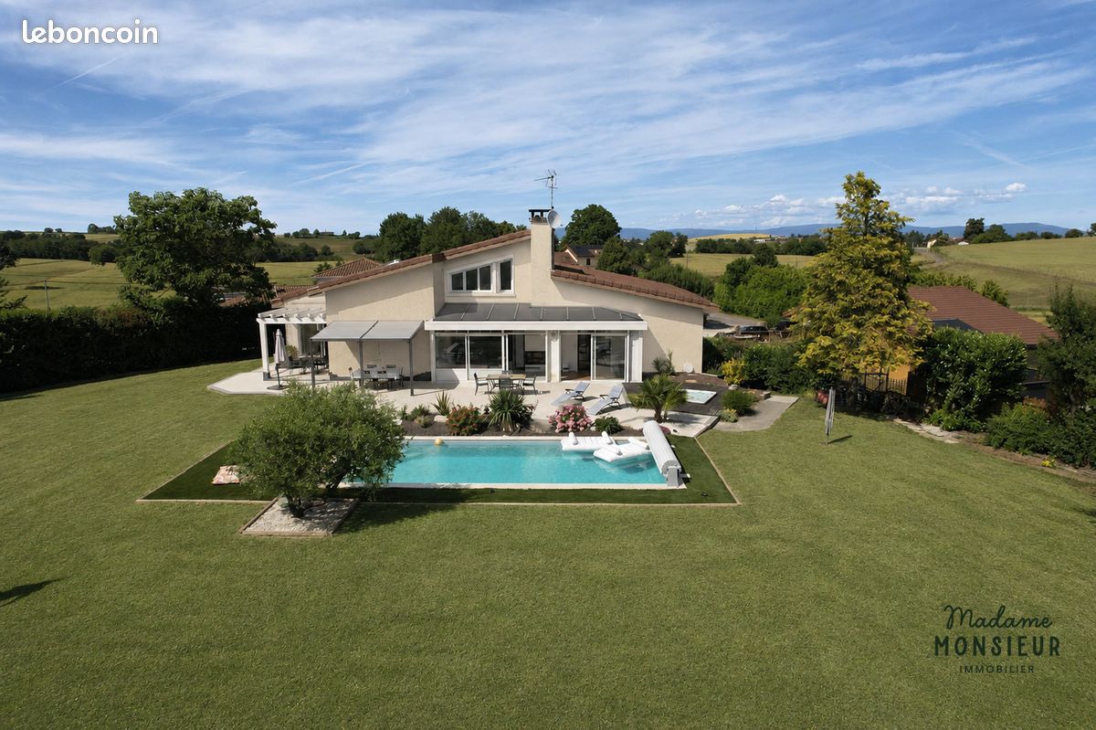 Maison 10 pièces 322 m² · à Bourgoin-Jallieu · 322 m² · 849 000 €