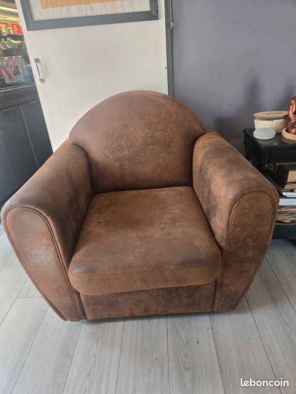 Fauteuil club VICTORY III style Chesterfield – comme neuf (image 1)