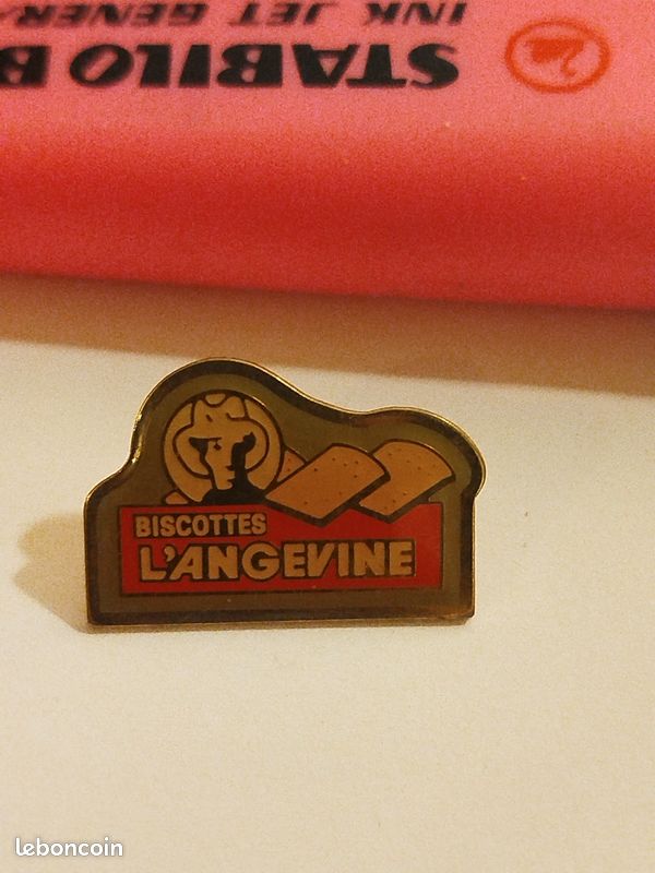 Pin's biscotte l'Angevine (image 1)