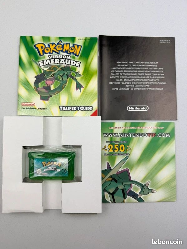Boîte Pokémon émeraude et plateau intérieur **Jeu non inclus