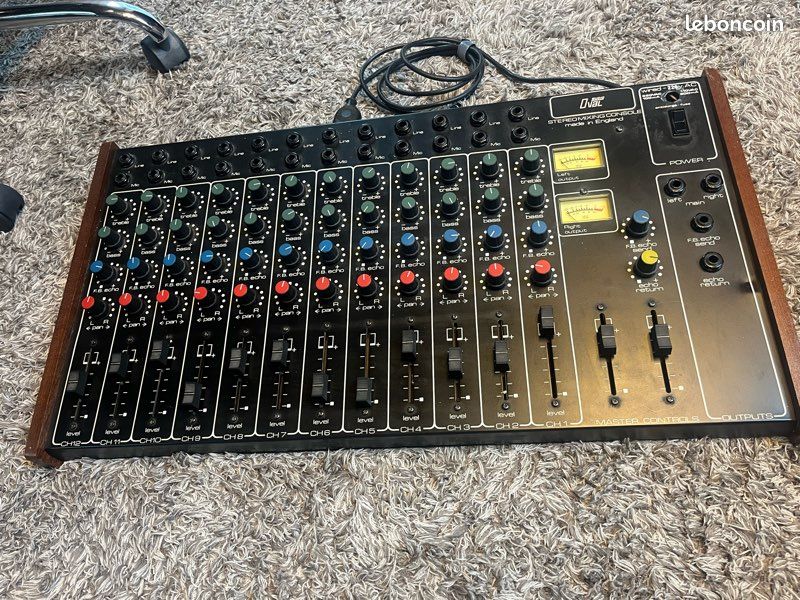 Console de mixage vintage Audio Oval – Made in England – 12 voies (image 1)