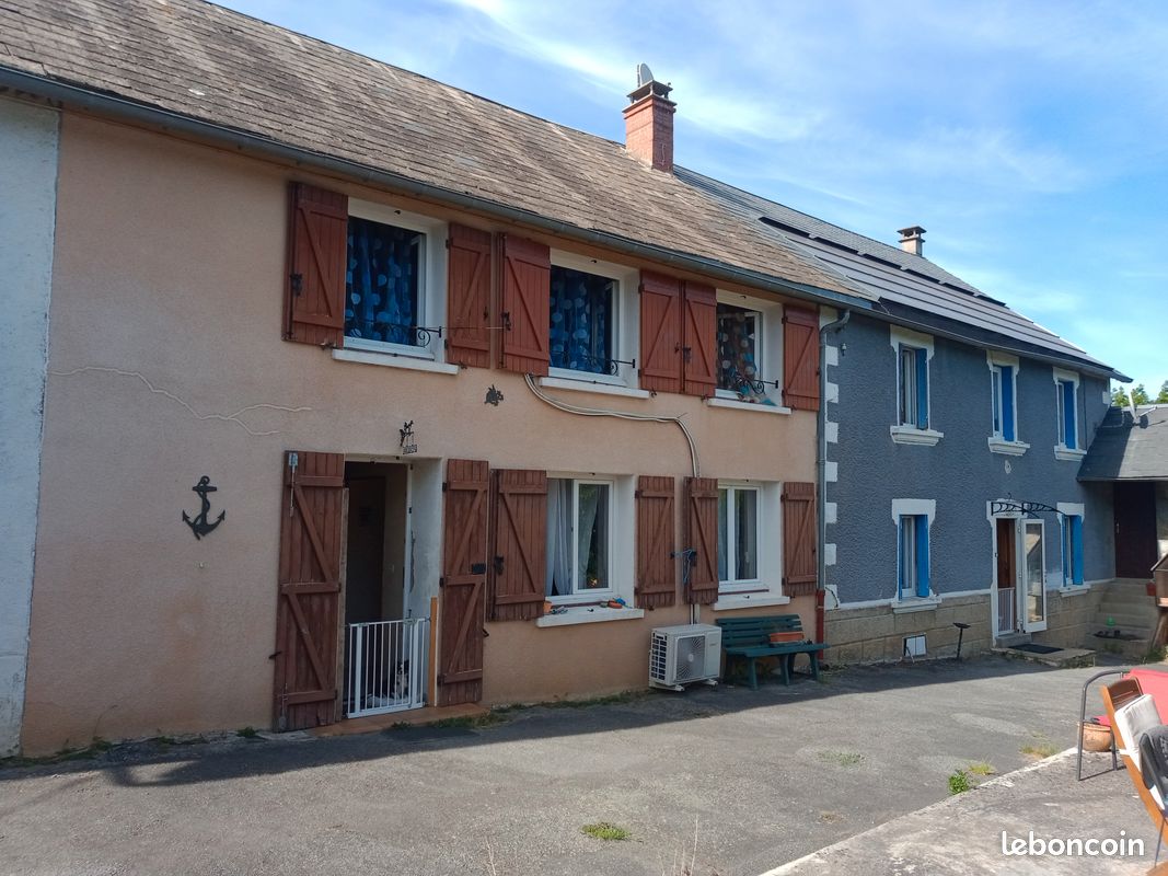 Maison 7 pièces 180 m² · à Biollet · 180 m² · 160 000 €