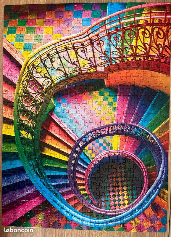 Vends puzzle 500 pièces « Escaliers colorés » Clementoni (image 1)