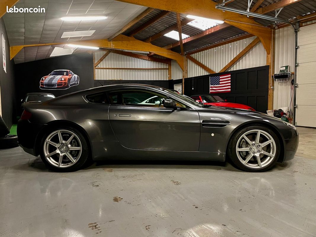 Aston Martin V8 Vantage 4.3 385 BVM6 Meteorite Silver - Carnet d'entretien disponible (image 2)
